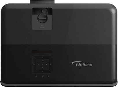 Optoma UHD51 sort videoprojektor set forfra, med linse, IR-sensor, kontrolknapper og logo på toppen