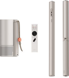 Videoproiector XGIMI MoGo 3 Pro + PowerBase, vedere laterală, finisaj deschis, telecomandă albă, două cilindri verticali