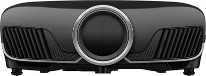 Epson EH-TW9400 sort videoprojektor, set forfra, to sidegittere til ventilation, centralt objektiv med kromring