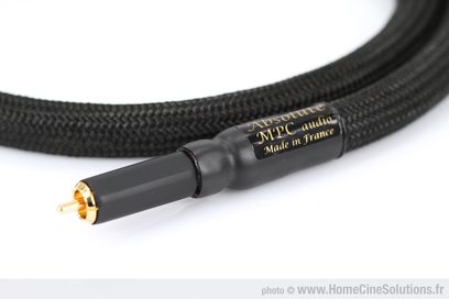 MPC Audio Absolute digital RCA-lydkabel, forgyldt RCA-stik, sort flettet kappe, nærbillede af en ende