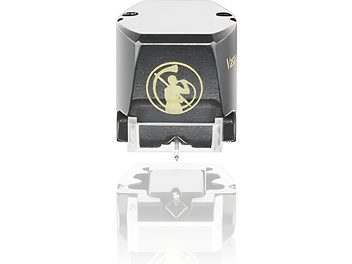 Vedere de sus a celulei pick-up pentru discuri de vinil Gold Note Vasari gold. Logo auriu cu un jucător de golf pe platanul negru