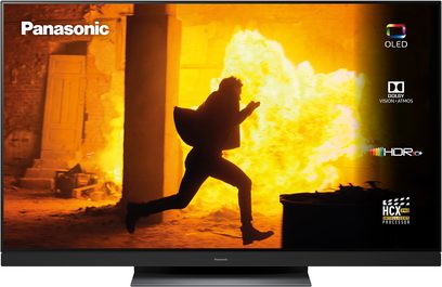 Panasonic TX-65GZ1500E OLED-tv der viser en menneskelig silhuet, der hopper foran en eksplosion af klart gult ild
