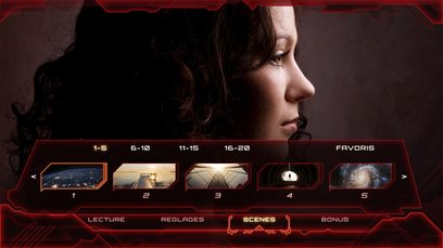 Profil mladé hnědovlasé ženy s dlouhými kudrnatými vlasy, zavřenýma očima, na červeném pozadí s futuristickým uživatelským rozhraním