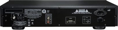 NAD C 427 svart tuner, frontvisning, med LED-display, knapper og lydkontakter på frontpanelet