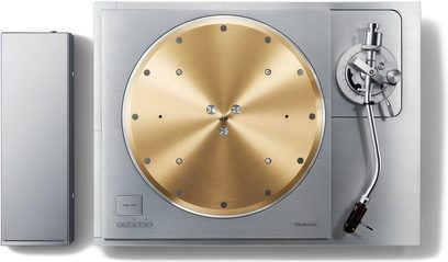 Technics SL-1000R hi-fi lemezjátszó felső nézetben, arany kör alakú lemeztálcával, ezüst színű lemezolvasó karral és bal oldalon lévő téglalap alakú házzal