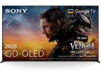 Televizor Sony BRAVIA 8 II K55XR8 v černé barvě s tenkým kovovým rámem, plochým QD-OLED panelem, pohled zepředu s nenápadnými nožičkami na koncích a displejem zobrazujícím filmový plakát