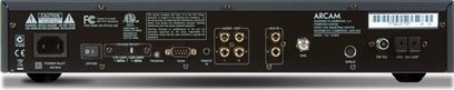 Arcam FMJ T32 tuner, sort, set forfra, tilslutninger på bagsiden, knapper og display på forsiden