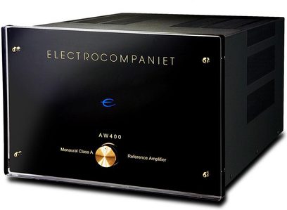 Electrocompaniet AW400 referenceklasse-forstærker i sort set forfra, frontpanel i børstet aluminium, blåt display