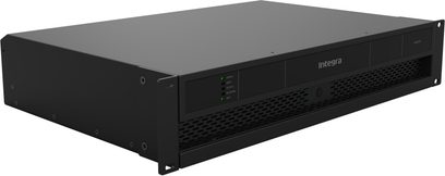 Schwarzer Multiroom-Verstärker Integra 4500DSP im Rack-Format mit belüfteter Front, in Vorderansicht aus drei Vierteln