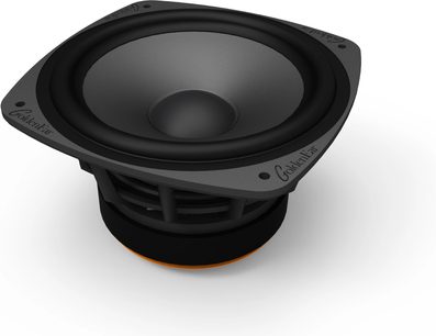 Rund sort GoldenEar Triton Five-højttaler, set forfra i let nedadgående vinkel, med synligt midterhøjttaler