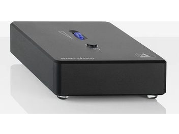 Préampli phono ClearAudio Smart Phono V2 noir, vue de dessus en perspective, face avant avec logo et LED bleue