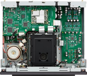 Interiorul playerului CD hi-fi Marantz SACD 30n negru văzut de sus, plăci de circuit imprimate verzi și bloc optic central