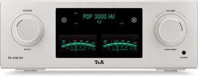 T+A PA 3100 HV integreret stereo hi-fi forstærker i sølvfarvet børstet aluminium, set forfra, med to store symmetriske runde knapper og et sort centralt display med grønne VU-metre