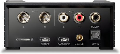 Předzesilovač sluchátek Astell&Kern ACRO CA1000T černý, přední panel se 4 výstupy pro sluchátka, koaxiálním vstupem, lineárním vstupem/výstupem a optickým vstupem