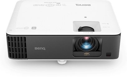 Benq TK700ST hvid videoprojektor, set forfra og ovenfra, centreret linse, knapper på toppen