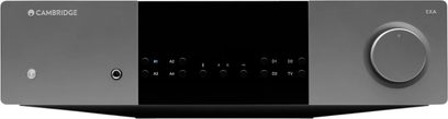 Stereo hi-fi integreret forstærker Cambridge Audio EXA100 med grå front, sort centralskærm, knapper og cirkulær drejeknap til højre