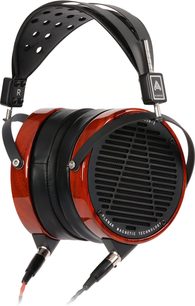 Atviras laidinis hi-fi ausinės Audeze LCD-2, šoninis vaizdas, apvalūs mediniai korpusai, juodos pagalvėlės, perforuotas lankelis