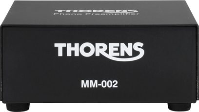 Фонокоректор Thorens MM-002 черен, изглед отпред, правоъгълен матово черен корпус с бяло лого "THORENS" и обозначение "MM-002"