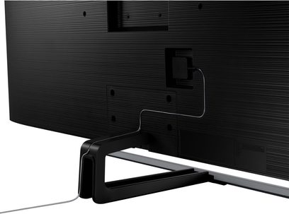 Samsung QE55Q85R-tv, bagside, tilslutninger, HDMI- og USB-porte, metalfod, mat sort finish