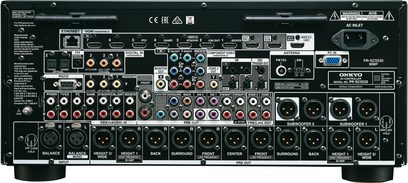 Předzesilovač domácího kina Onkyo PR-SC5530 černý, pohled zepředu, mnoho audio a video konektorů, tlačítka a ovládací knoflíky