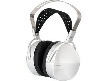 Навушники Hifiman Isvarna з відкритою акустикою, вид з трьох чвертей, сріблясті чашки, чорні амбушюри, перфорований чорний оголовок і металева дуга