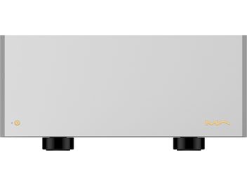 Amplificador de potência Matrix Audio MA‑1 cinza prateado em alumínio escovado, vista frontal, painel minimalista com logotipo dourado no canto inferior direito, botão circular dourado de ligar/standby no canto inferior esquerdo e dois pés cilíndricos pretos
