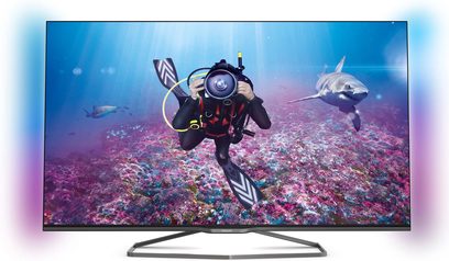 Philips 55PFK7189 fladskærms-TV, der viser en undervandsfilmer, der fotograferer hajer og farverige fisk
