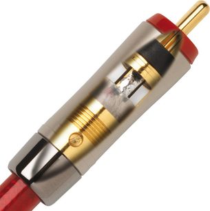 Guldbelagt og rød RCA-stik på grå, afskærmet lydkabel, nærbillede af hanstikket