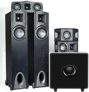 Pakke med Klipsch Synergy-søjlehøjttalere bestående af to store sorte højttalere og en sort basreflekskabinet set forfra