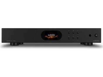 Audiolab 7000N Play nettverkslydspiller svart med sentralskjerm som viser en logo, 6 sirkulære knapper og en av/på-knapp