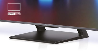 TCL 75C731 2022 TV på centralt stativ, set forfra og let fra siden, slukket skærm, smal ramme, sort rektangulær base