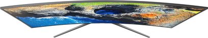 Ultra tenký zakřivený televizor Samsung UE49MU6645, černý panel, barevný obraz přírodní krajiny z ptačí perspektivy