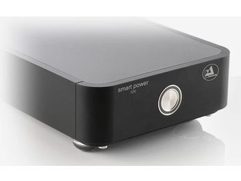Външно захранване ClearAudio Smart power 12V черно, правоъгълен черен корпус, сребрист въртящ се бутон, кръгъл жак