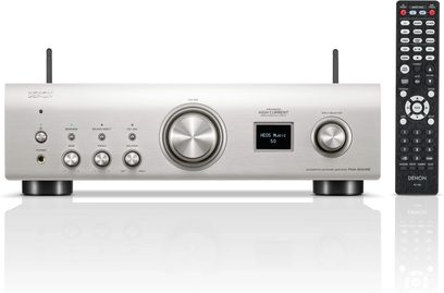 Denon PMA-900HNE sølvfarget hi-fi stereoanlegg, frontvisning, sølvfarget frontpanel med knapper, rattkontroller og LCD-skjerm