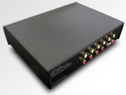 Perreaux Silhouette SXP2 melns matēts stereo priekšpastiprinātājs, skats no priekšpuses, 8 sarkanas un melnas RCA ligzdas aizmugurē