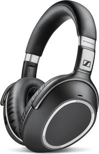 Bezdrátová circum-aurální sluchátka Sennheiser PXC 550 Wireless v černé barvě, pohled z levého profilu, náušníky a hlavový most z kůže