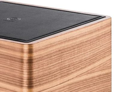 Subwoofer Sonus Faber Gravis I, detail zaobleného rohu ve světlém dřevěném provedení a s černou horní stranou