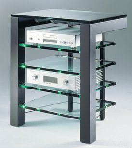 Schroers & Schroers Focus 72 hi-fi møbel i glas og sort metal, set forfra, 4 hylder, 2 integrerede lydenheder