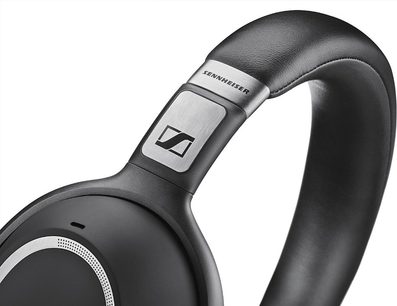 Sluchátka Sennheiser PXC 550 Wireless černá, pohled z levé strany, náušníky a čelenka z kůže, stříbrné logo na náušníku