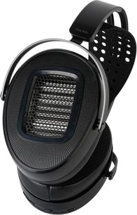 Hifiman Arya WiFi hi-fi-hovedtelefoner i sort, ovale ørepuder med åben gitterstruktur og perforeret hovedbøjle, set i trekvartperspektiv