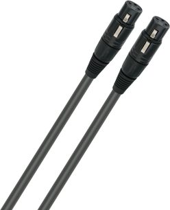 Dva černé XLR kabely Wireworld Equinox 8, s XLR samčími konektory na koncích, viditelná délka přibližně 20 cm