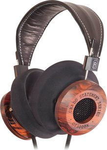 Grado GS3000x öppna trådbundna hifi-hörlurar, bruna träskal med galler, svarta skumkuddar, läderband, snett perspektiv