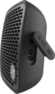 Bluetooth-højttaler Audio Pro P5 i sort, set fra siden. Sort gitter med hexagonale huller. Knapper på toppen