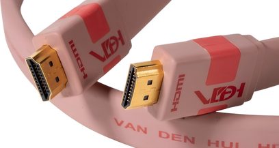 Cavo HDMI piatto rosa Van den Hul The VDH HDMI Flat SE con connettori HDMI dorati in primo piano