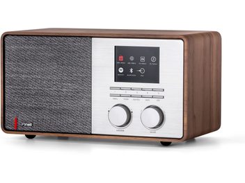 Pinell Supersound 301 asztali rádió, diófából készült barna doboz, ecsetelt alumínium homloklap és szürke szövet rács, középen fekete kis képernyő, öt gomb sor és két nagy forgógomb, háromnegyedes előlátás