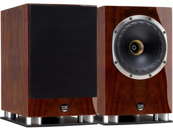Fyne Audio F500SP bogreolhøjttalere i lakeret valnøddetræ, set forfra, sort højttaler, forgyldt diskant, sølvfarvet fod