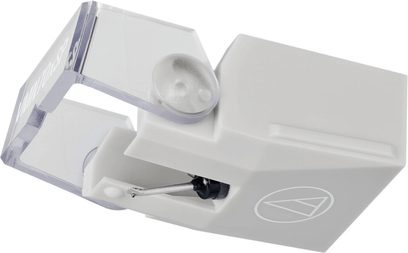 Diamant til Audio Technica AT-VMN70xSP pladespiller, lysegrå plast, metal-cantilever og gennemsigtigt beskyttelsesdæksel, set i trekvart profil