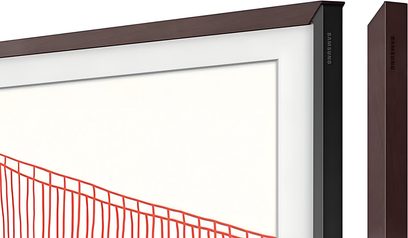 Samsung The Frame 55-tommer ramme i valnøddetræ, set fra øverste højre hjørne i trekvart vinkel, der viser den slanke kant og det rektangulære profil