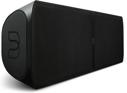 Soundbar BlueSound Pulse Soundbar 2i černý, pohled zepředu, protáhlý obdélníkový tvar, černá mřížka pokrývající přední stranu