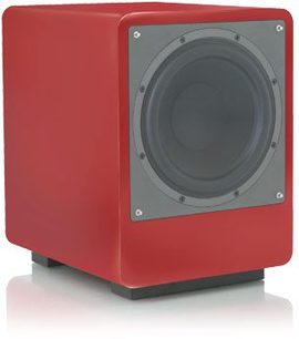 Rød Tangent Clarity subwoofer med mørk grå rund højttaler på forsiden, set fra tre kvart vinkel